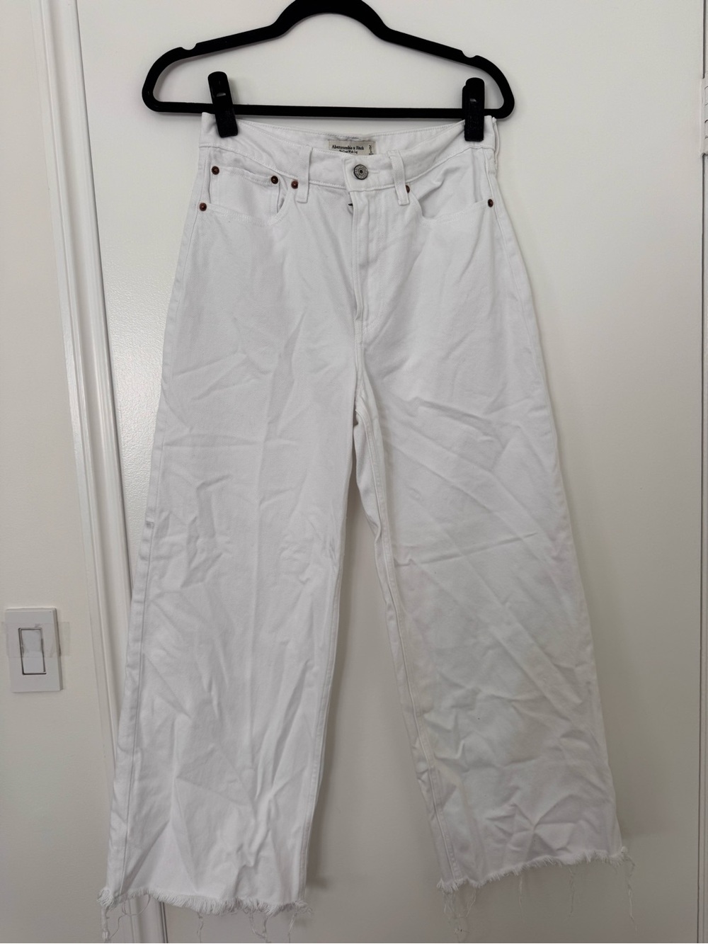 White Abercrombie Curve Love Cropped Jeans